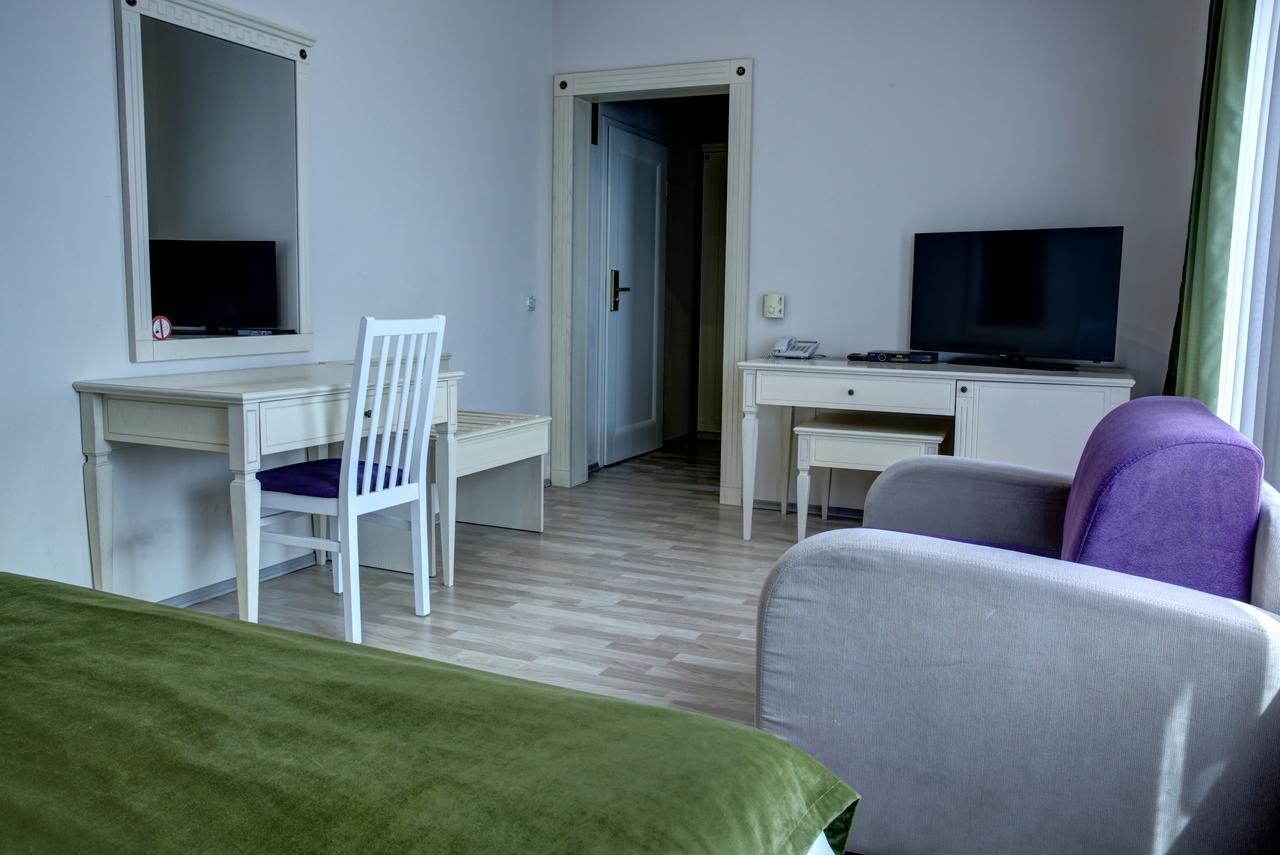 Hotel Gorenje Pristina Exterior photo